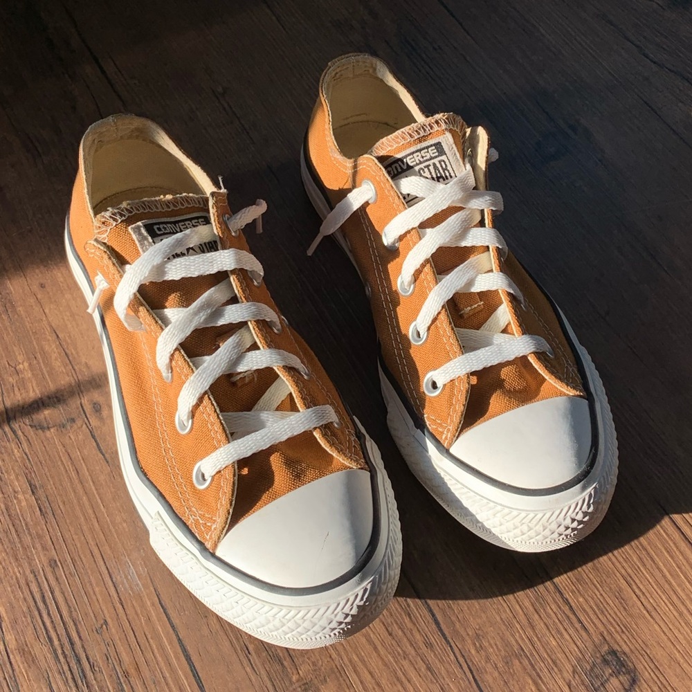 Cognac Low-Top Converse